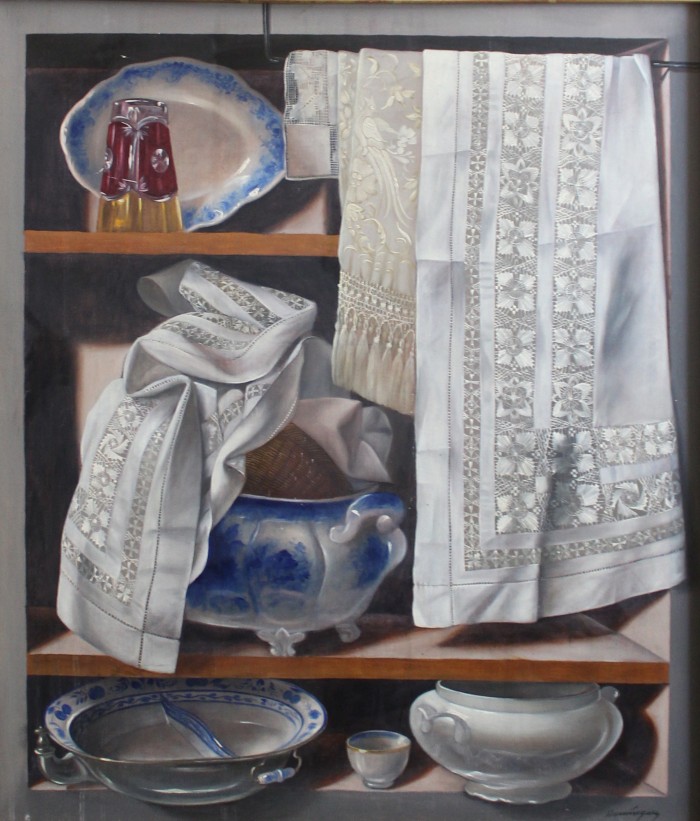 Alacena con vaso rojo