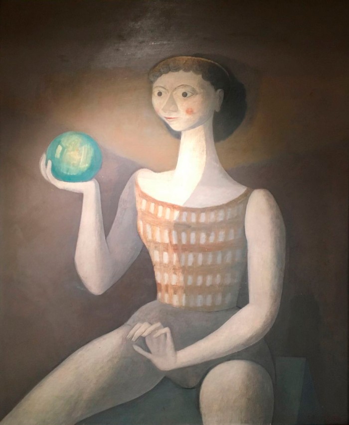 Mujer con Esfera