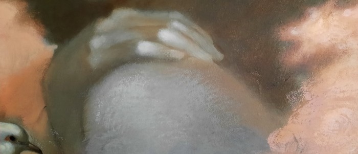 Niña con dos palomas