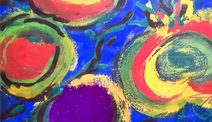 Naturaleza muerta sobre fondo azul