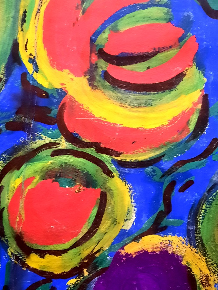 Naturaleza muerta sobre fondo azul