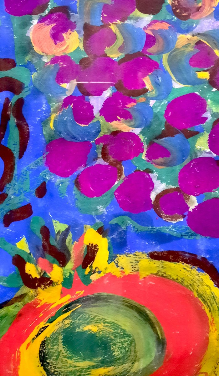 Naturaleza muerta sobre fondo azul