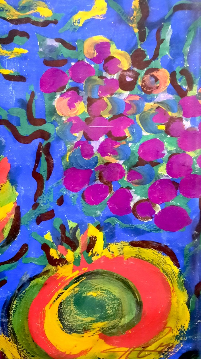 Naturaleza muerta sobre fondo azul