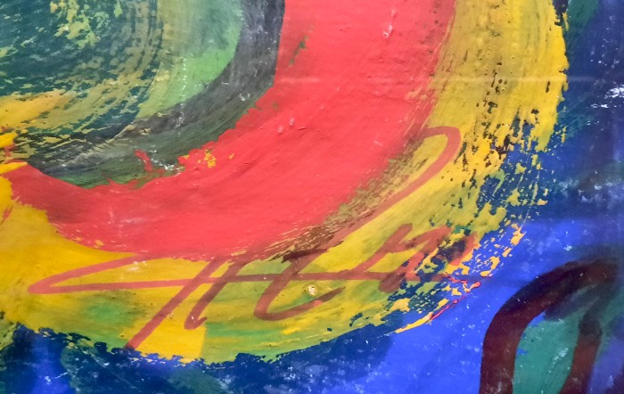 Naturaleza muerta sobre fondo azul