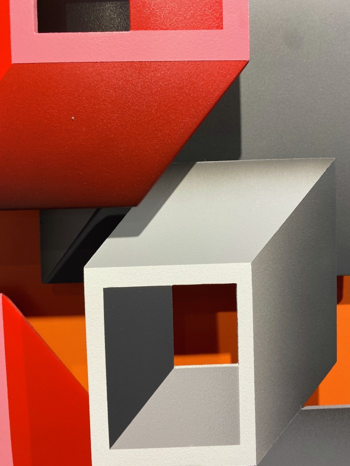 Alegre Perspectiva Rojo Gris