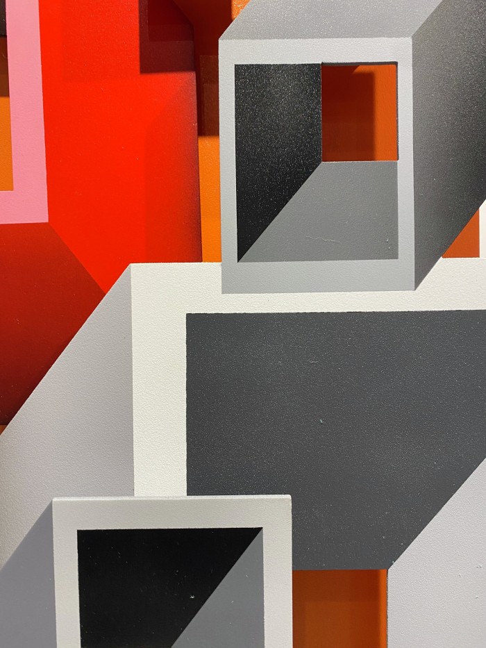 Alegre Perspectiva Rojo Gris