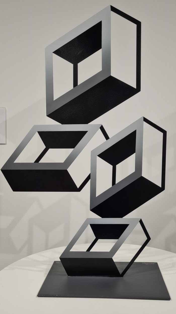 Alegre Perspectiva Gris L